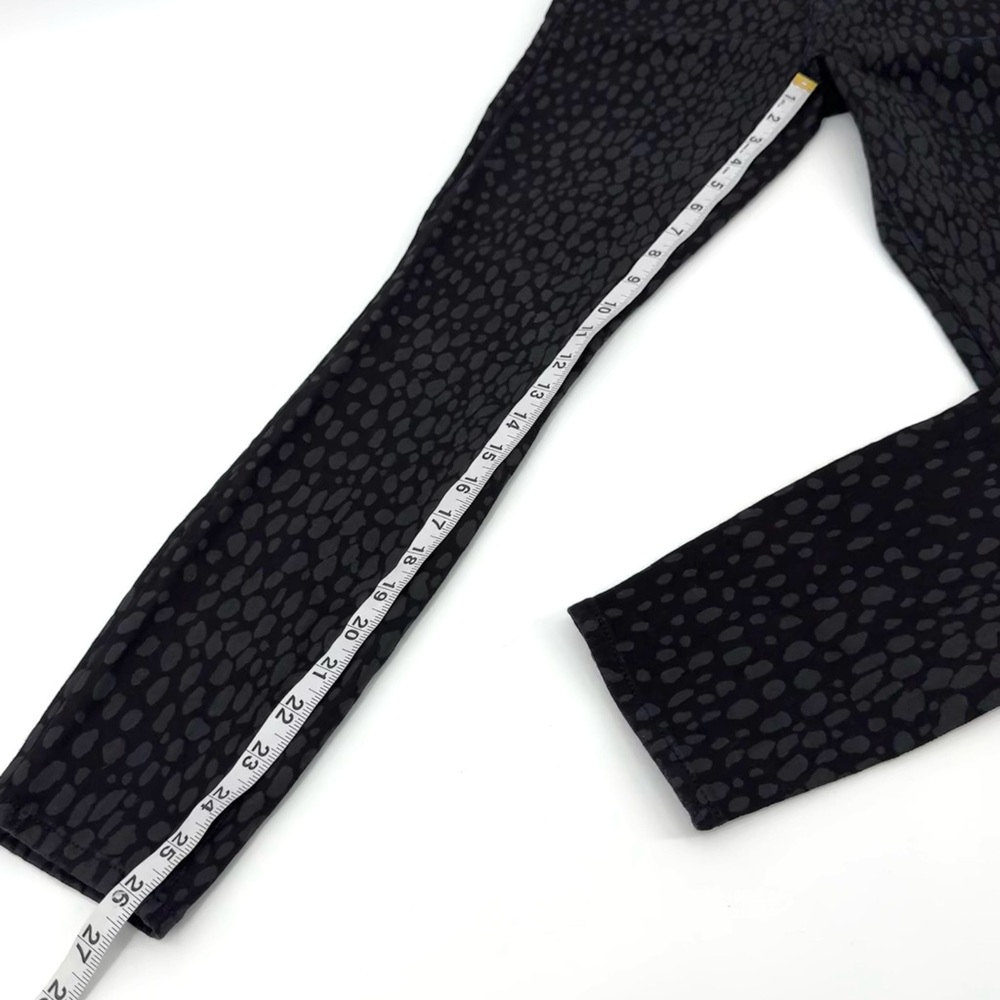 GOOD AMERICAN Good Leg Crop Leopard High Rise Jeans - Picture 7 of 9
